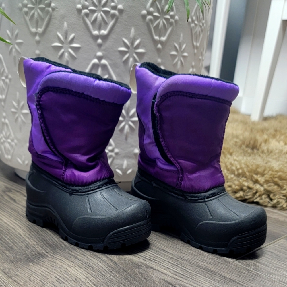 KID'S waterproof snow boots size 6
